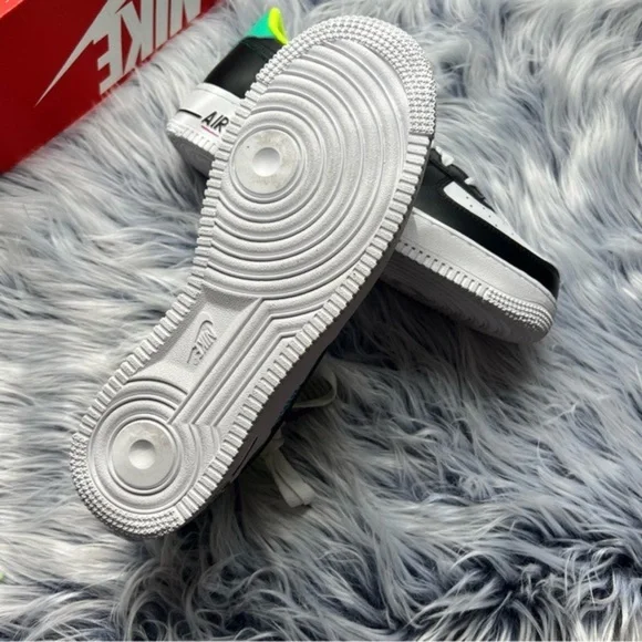 Nike Air Force 1 LV8 - Picture 4 of 5